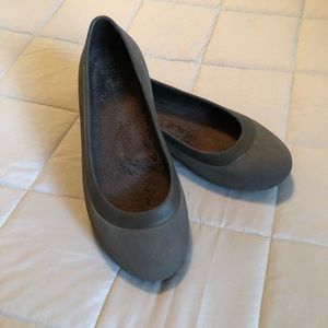 Brown crocs ballet flats